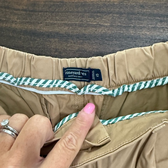 Vineyard Vines Women's Pleated Cuffed Tan Shorts - Picture 5 of 7